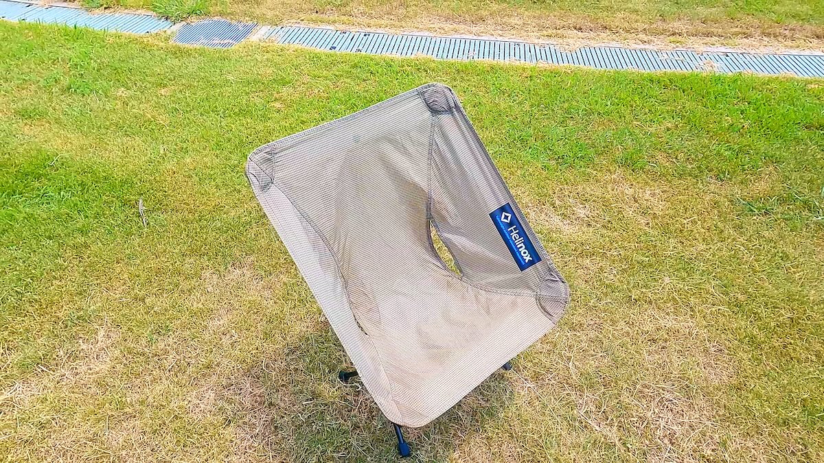 ヘリノックスの最軽量級チェアゼロをレビュー！登山・キャンプにおすすめの折りたたみ椅子【重量490g】