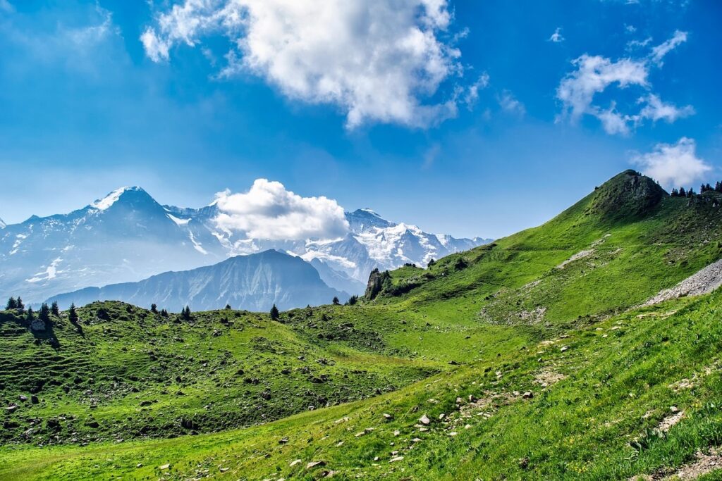 夏の登山をより快適にするアイテム21選【汗・暑さ・紫外線・虫】