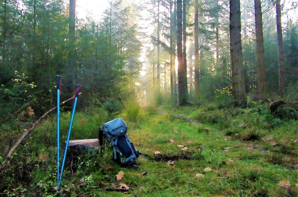 山の中でAirTagは使える？登山で遭難対策としての実用性と限界