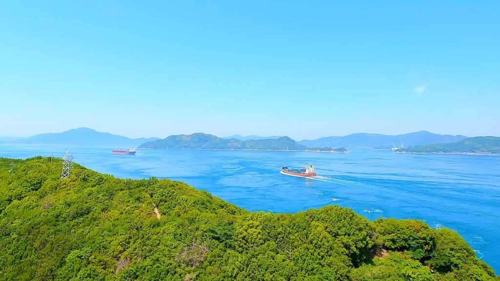最初に渡った「来島海峡大橋」は圧巻