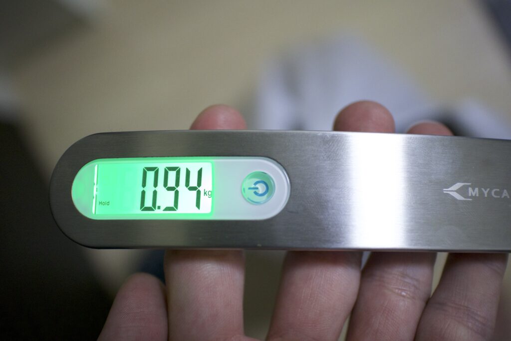 MYCARBONの吊り下げ式デジタルスケールでテントを測ってみた
