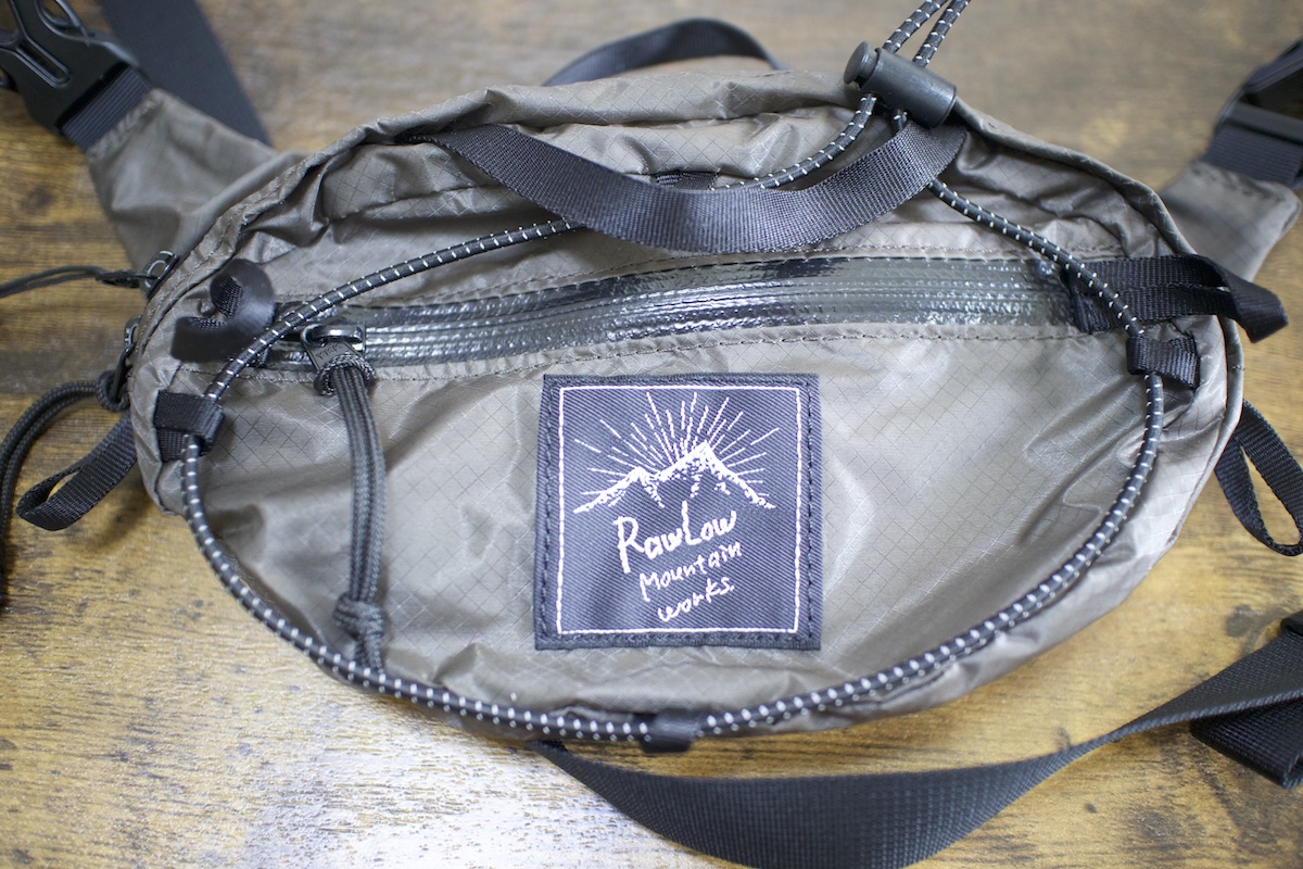 RawLow Mountain Works ナッツミニをレビュー！軽量・コンパクトで街でも登山でも活躍する万能ミニバッグ