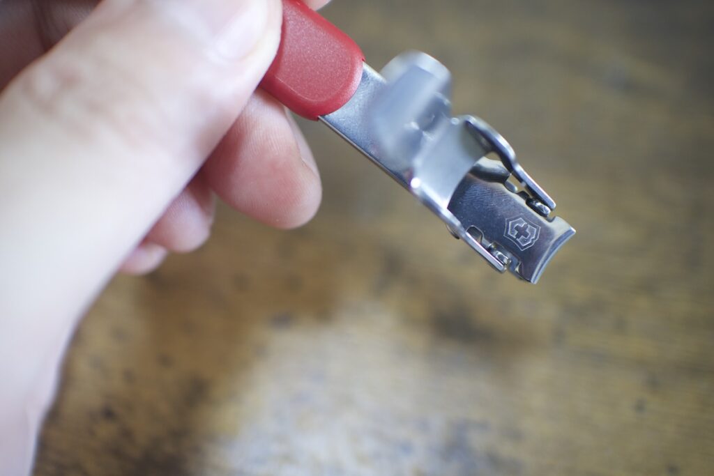 VICTORINOX以外にもある？登山に使える爪切りやマルチツールを比較