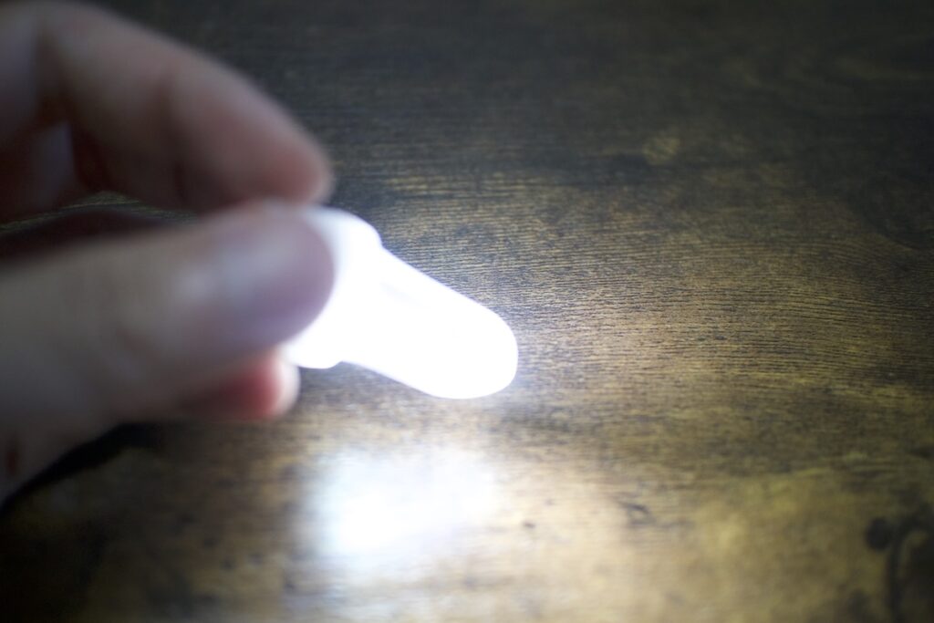 実際に使ってみた感想：明るさに“え、これ小型ライトだよね？”と二度見