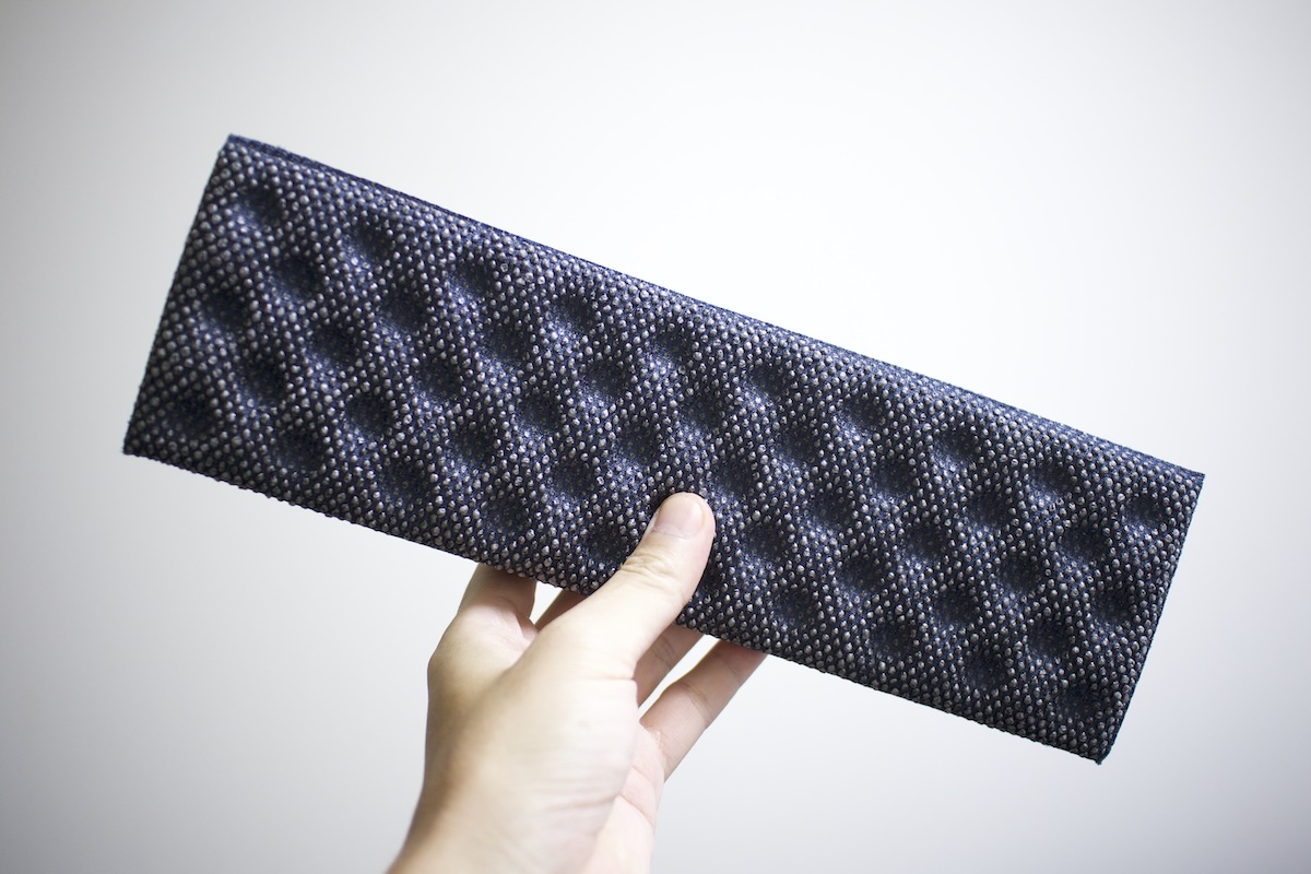 マジックマウンテン・ナノテクシットマットのレビューと口コミ評判【軽量44g・抗菌加工で衛生的に使えるアウトドア座布団】