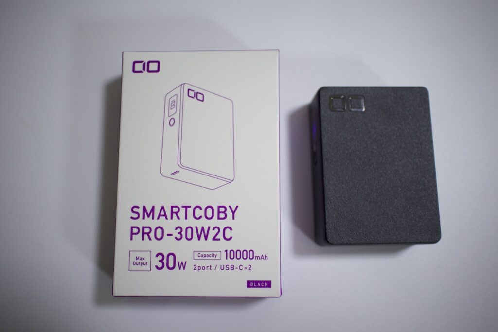 CIO SMARTCOBY Pro 30W2Cのデザインと質感：マットなシボ加工が美しい。触るたびにテンションが上がる。