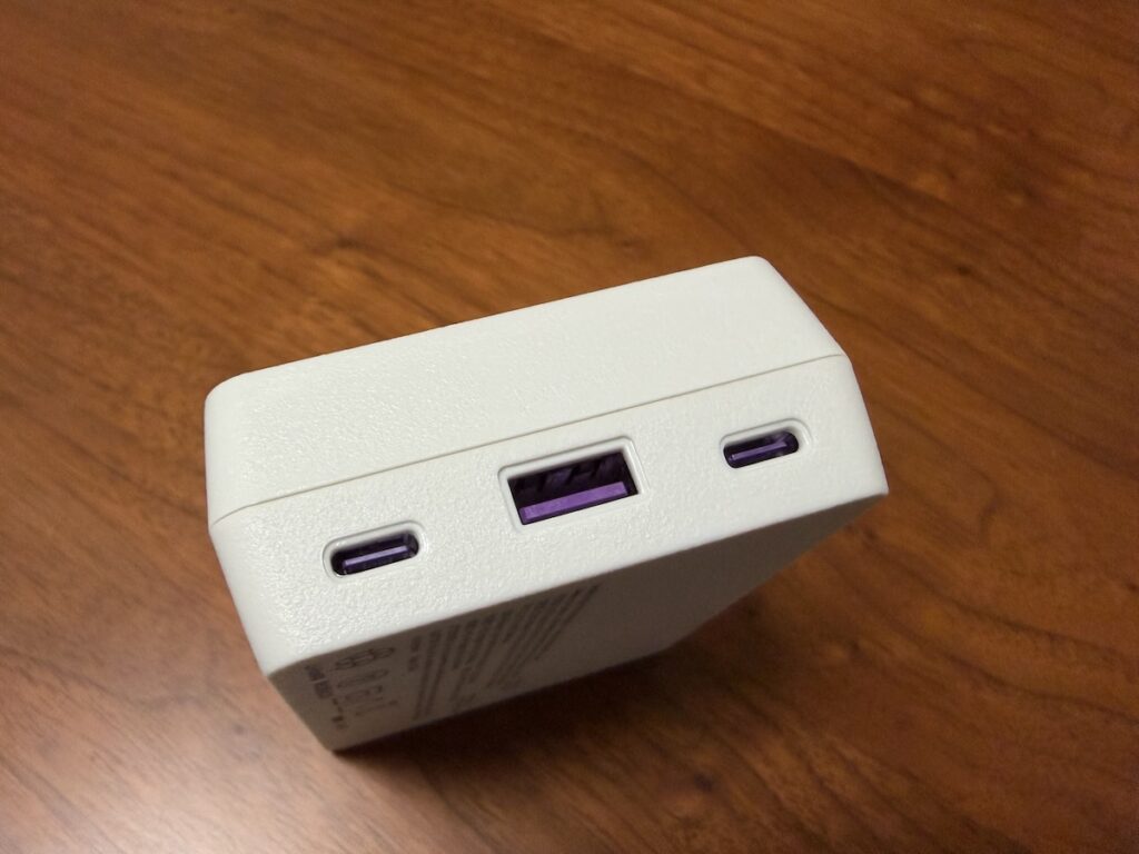 USB-C×2＋USB-A×1の3ポート