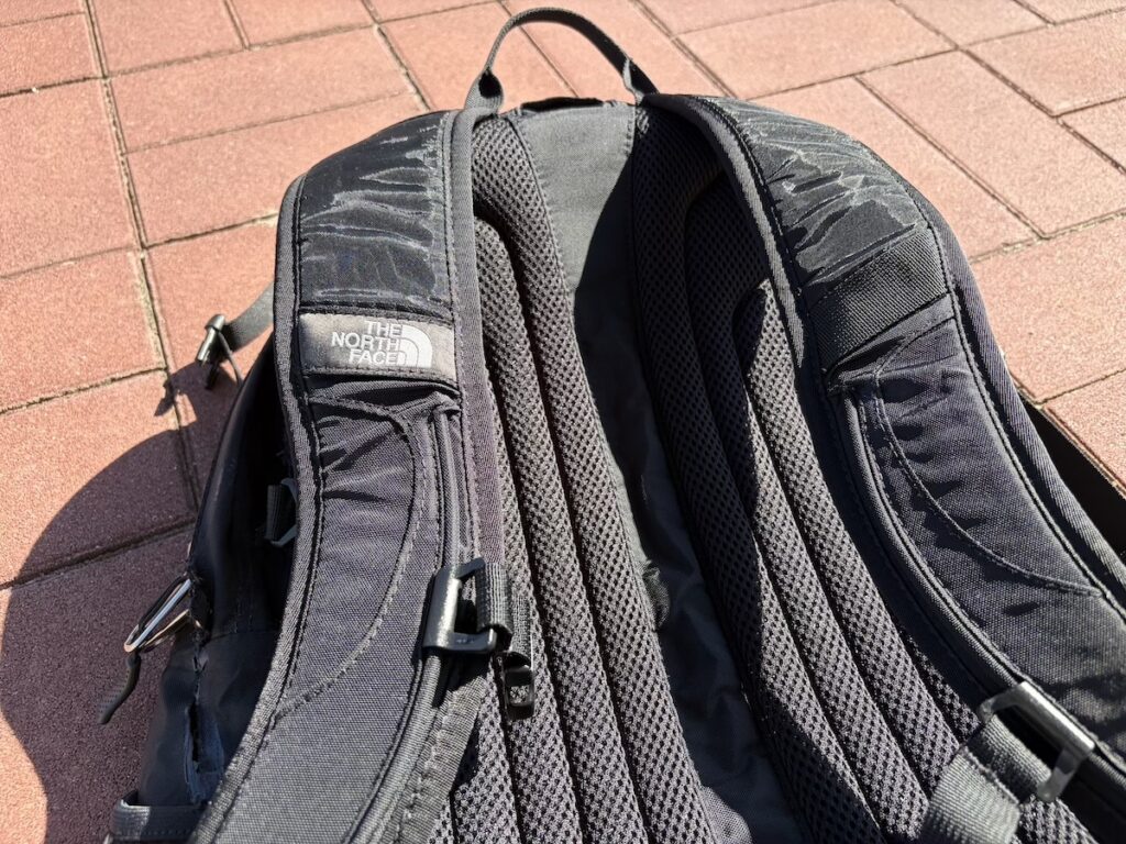 背負いやすいショルダーハーネス