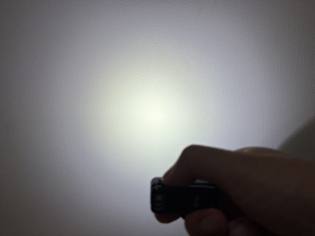 OLIGHT Oclipの明るさと点灯モード