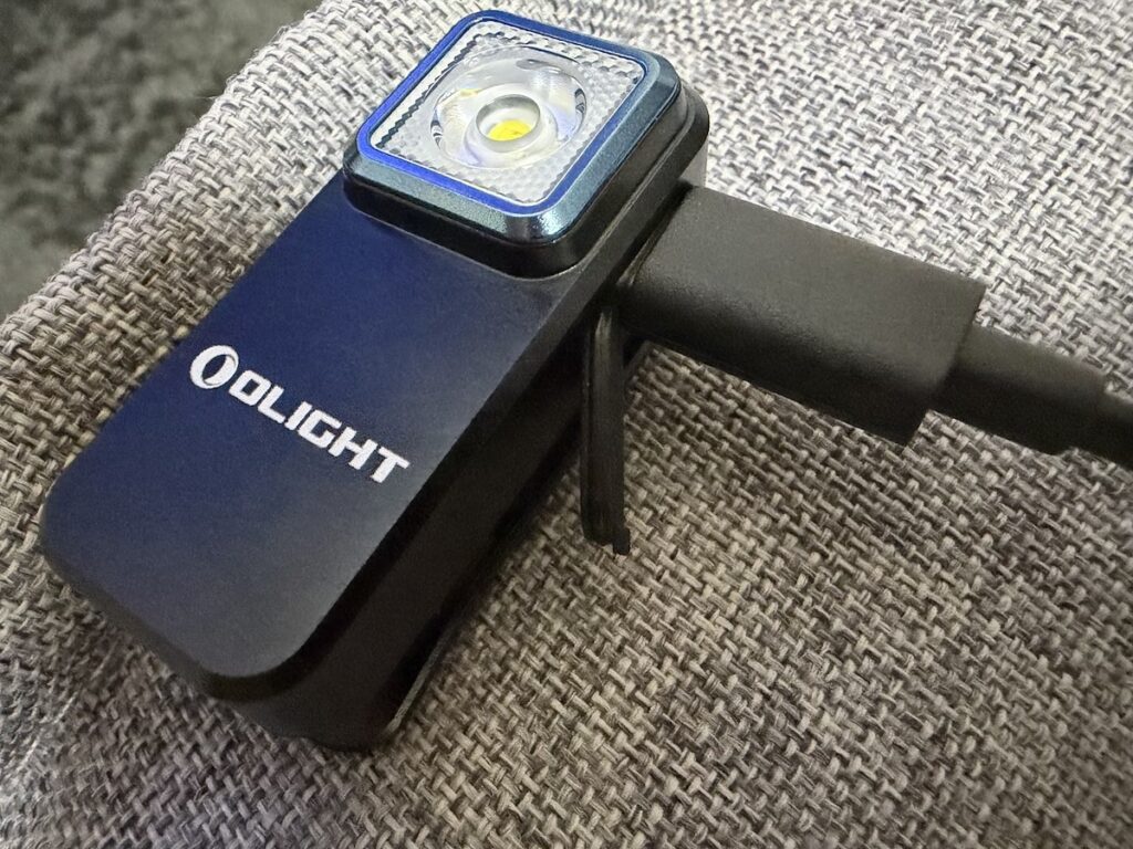 USB Type-Cで充電できる