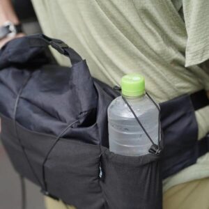 サイドポケットには500mlペットボトルを収納可能